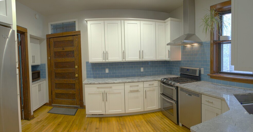 Building Photo - 3337 W Evergreen Ave