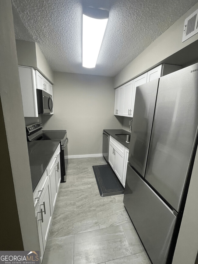 Building Photo - 2014 Huntingdon Chase