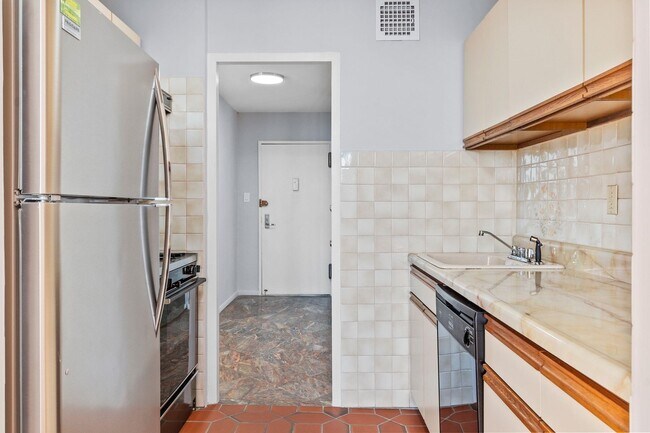 Building Photo - 6040 JFK Blvd E