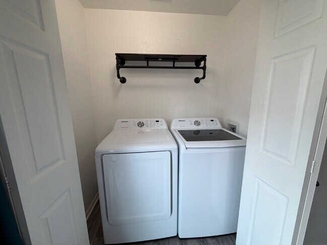 Building Photo - "Nicely updated 2-Bed 1.5 bath Townhouse in Englewood near Parker – Your Cozy Retreat Awaits!"