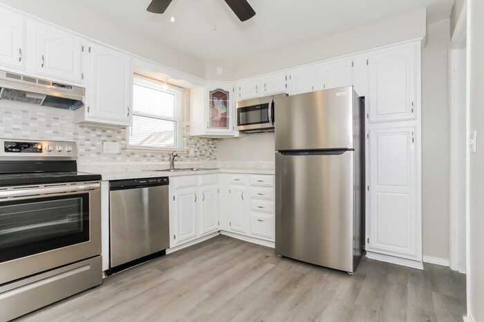 Building Photo - 5325 Plumridge Dr