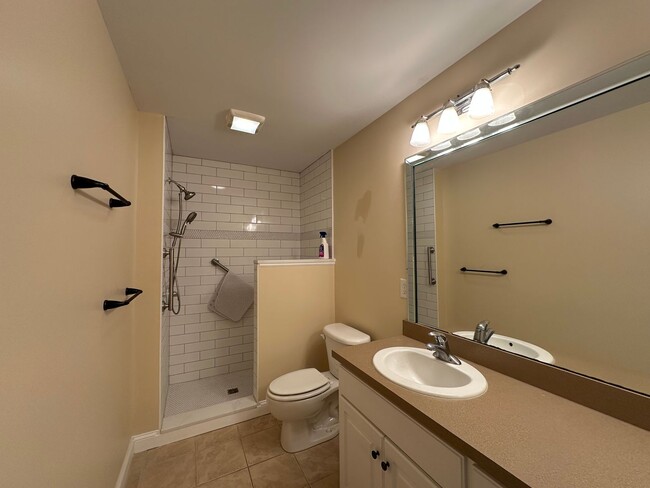 Building Photo - Inviting 3 Bed 2 Bath House