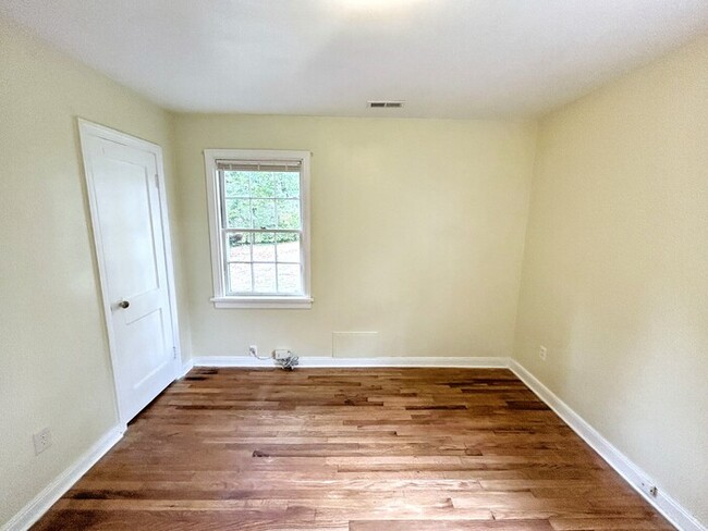 Building Photo - 1225 Blue Jay Ln