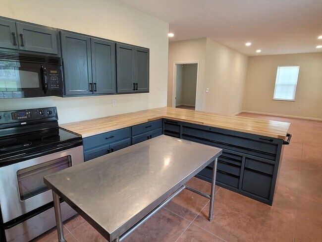 Building Photo - JUST REDUCED! New Construction Home in Olympia!