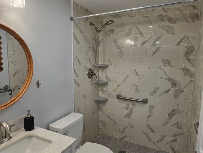 Building Photo - 1004 W Catherine St