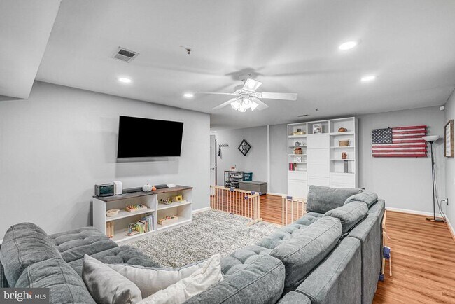 Building Photo - 7501 Calderon Ct
