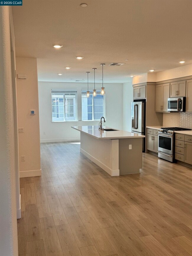 Building Photo - 725 Delve Ct