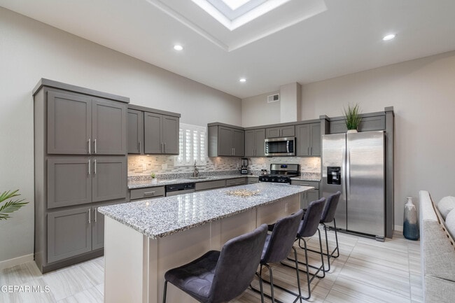 Building Photo - 252 Emerald Sun Dr