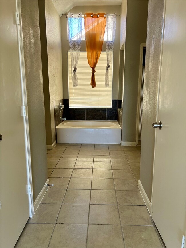 Building Photo - 6503 Marinwood Dr