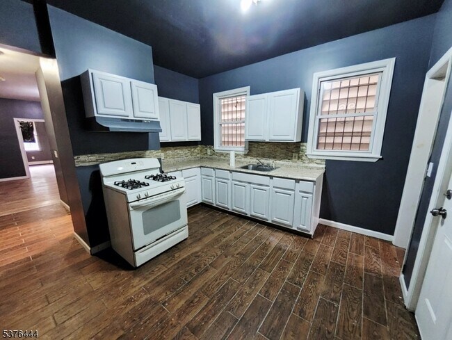 Building Photo - 116 Smith St