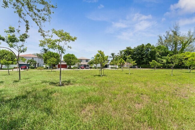 Building Photo - 522 Lucky Ln