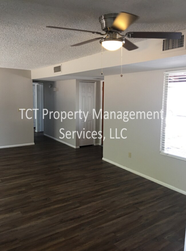 Building Photo - 3 Bed/ 2 Bath in Dobson Ranch