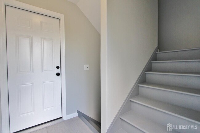 Building Photo - 516-520 Hamilton Blvd-516-520