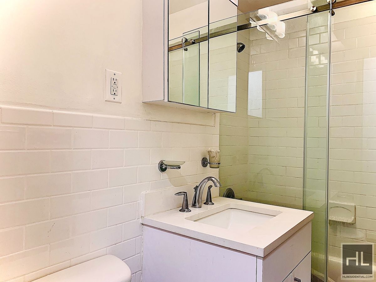 Building Photo - Spacious 2 bed on EAST 35 STREET