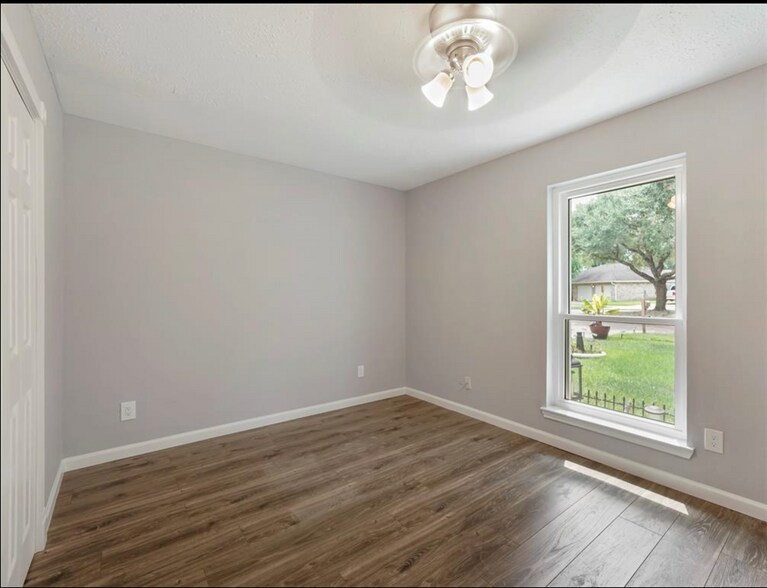 Building Photo - 2622 Gilliom Dr