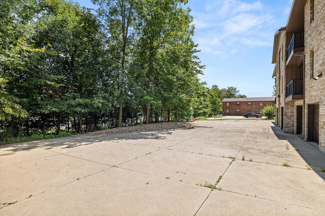 Building Photo - 1665 Riva Ridge Dr