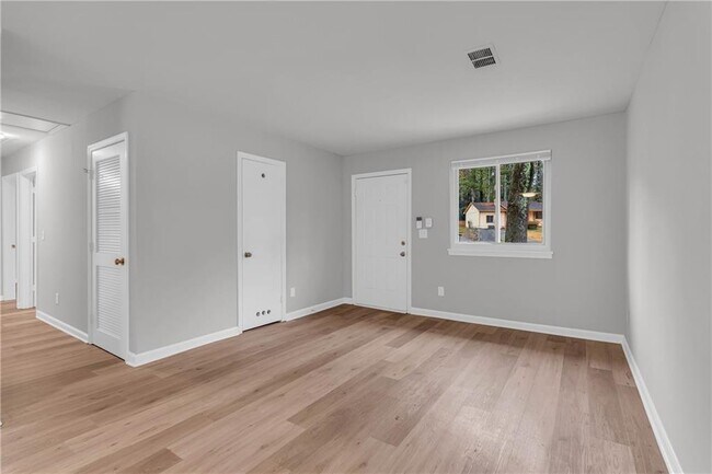 Building Photo - 3368 Lincolndale Ct