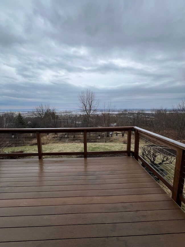 Building Photo - 2607 W 12th Street - Available May 8th - Short Term Rental Through October