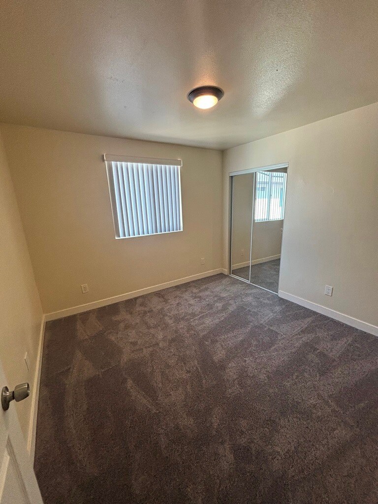 Building Photo - 337 E 104th St