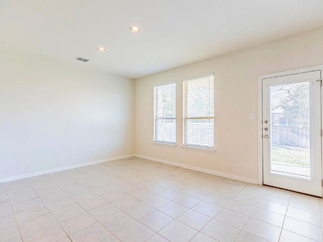 Building Photo - Spacious 4 Bedroom Home with 2 Car Garage in Boerne ISD