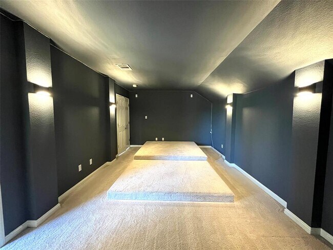 Building Photo - 3004 Edgecreek Pl