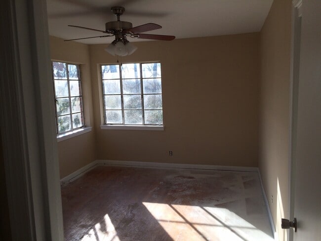 Building Photo - 2716 Wood Dr NE