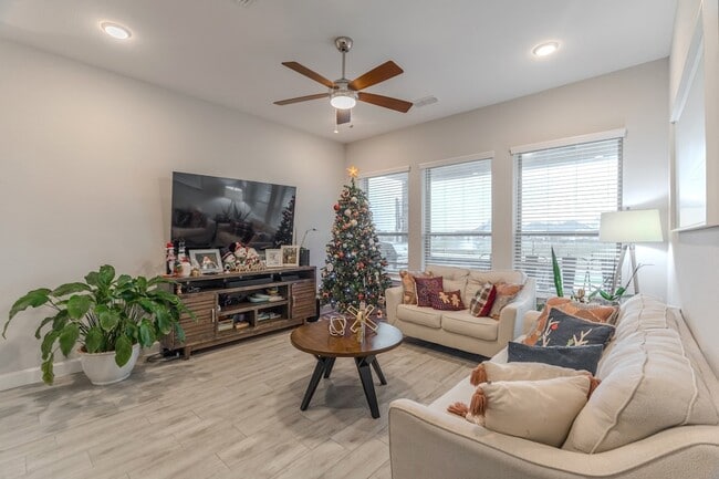 Building Photo - 24634 Songlark Bend Dr