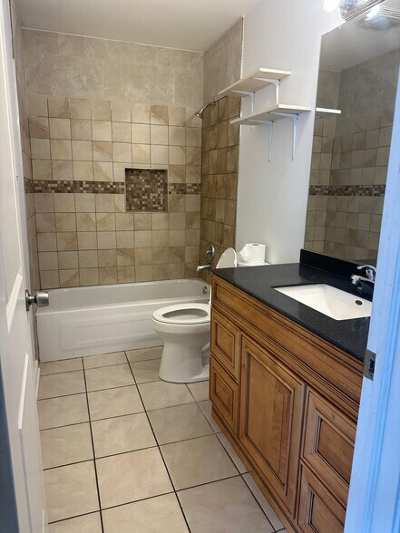 Building Photo - 320 Springlake Ln