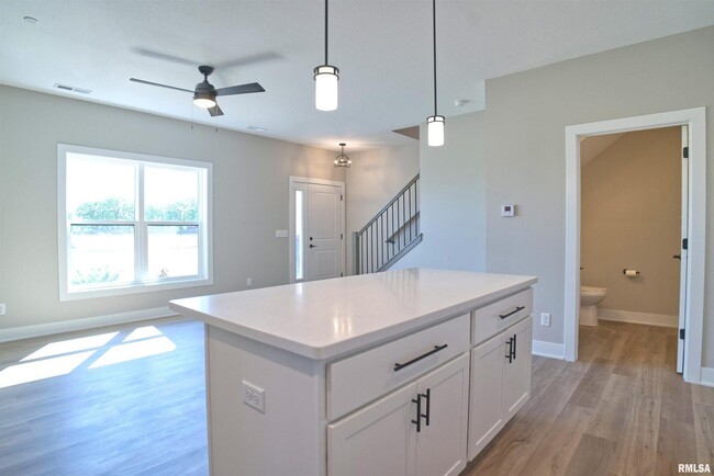 Building Photo - 1004 S 4th St