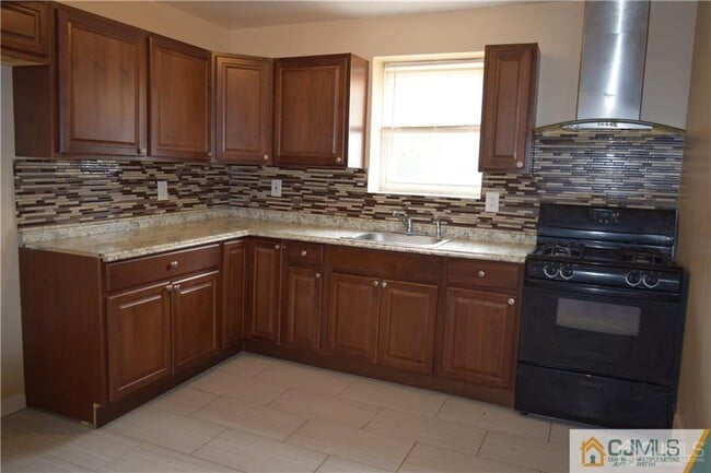 Building Photo - 5098 Scott St