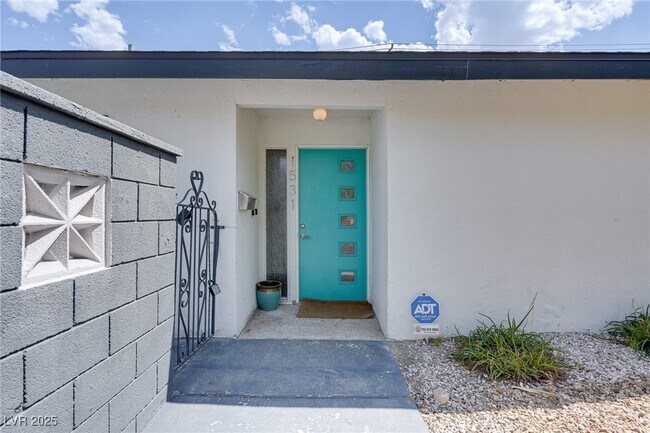 Building Photo - 1531 Commanche Dr