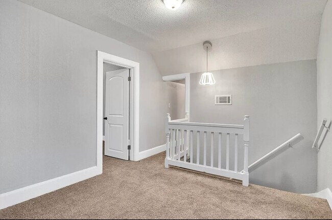 Building Photo - 1029 Sherman Ave