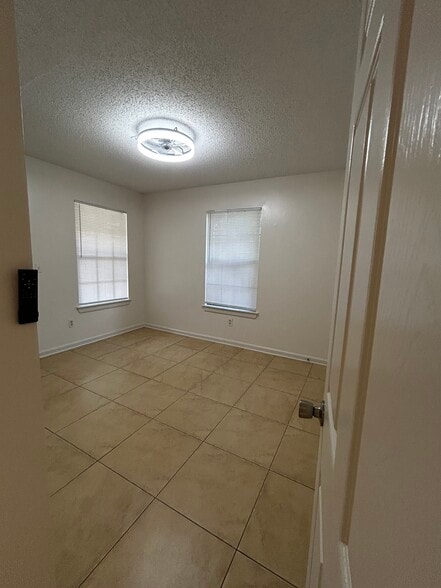 Building Photo - 407B Mildred St
