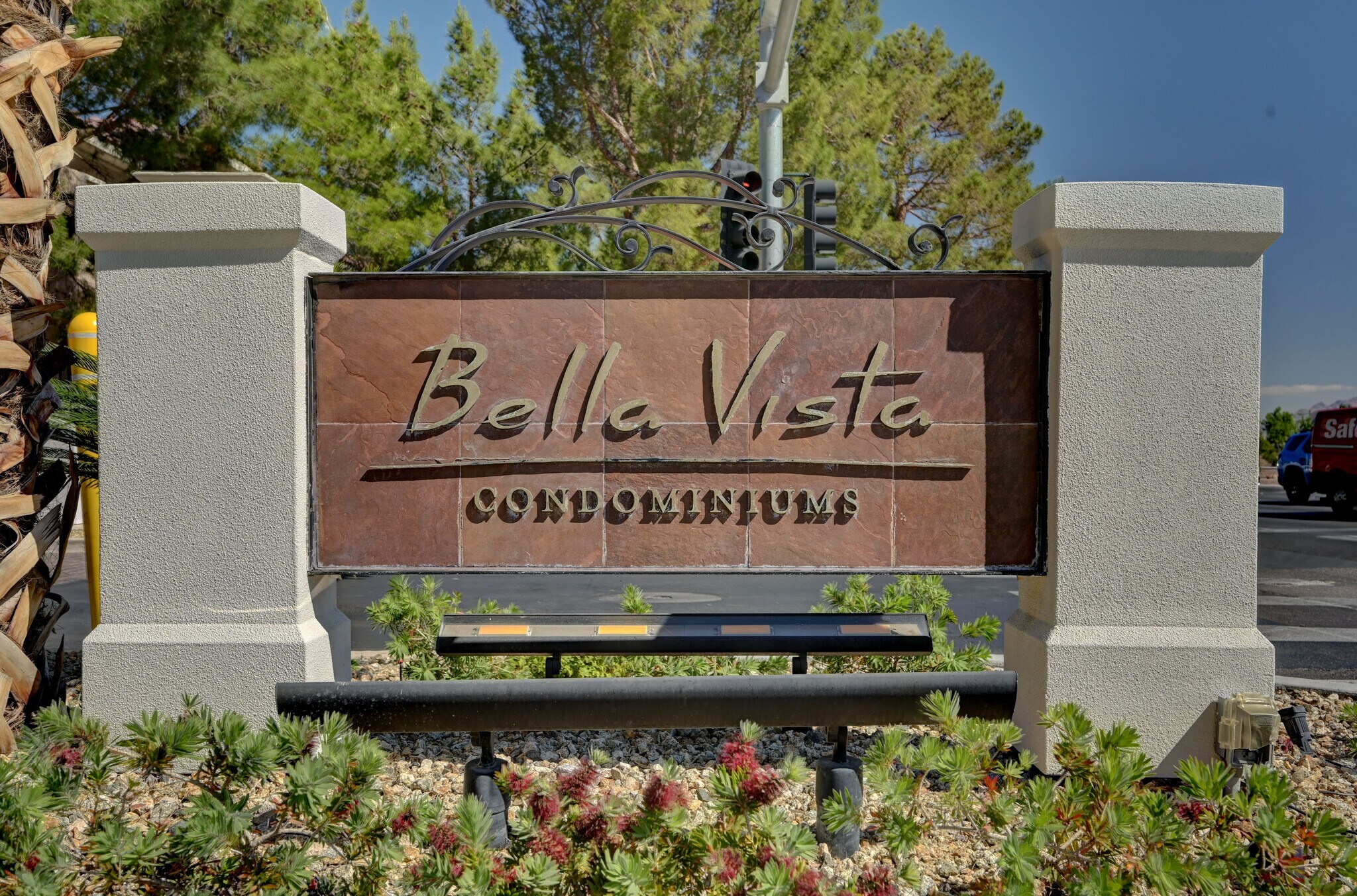 Building Photo - 251 S Green Valley Pky