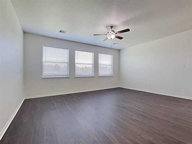Building Photo - 30011 Saw Oaks Dr
