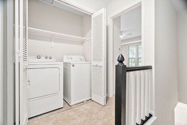 Building Photo - Stylish & Fully Updated 2-Bedroom Townhous...