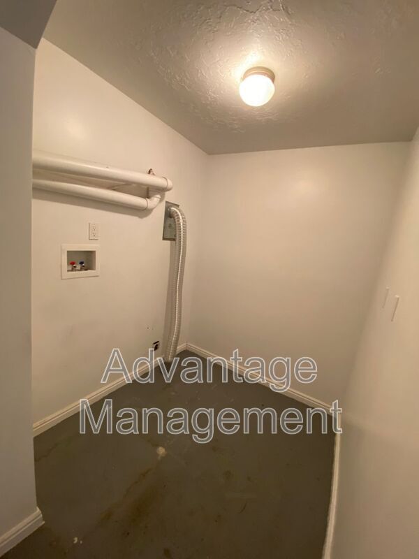 Building Photo - 1235 S 1950 W