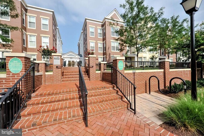 Building Photo - 910 Powhatan St