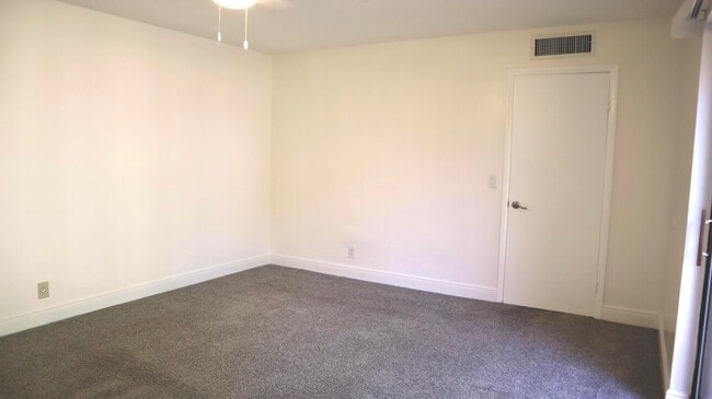 Building Photo - 194 Lake Arbor Dr