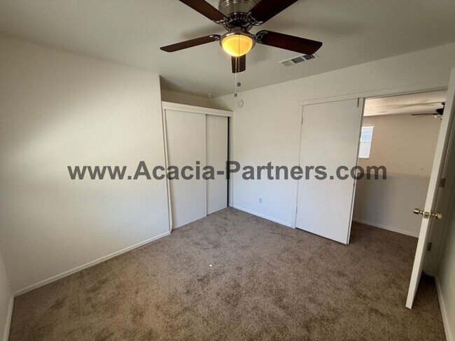 Building Photo - Three bedroom home in Mesquite Ranch