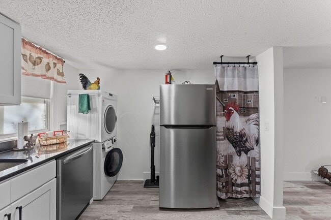 Building Photo - Stylish/Fully Furnished  2-Bedroom Retreat Near Campus & Downtown Columbia