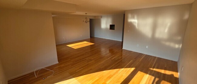 Building Photo - 200 Ledgewood Dr