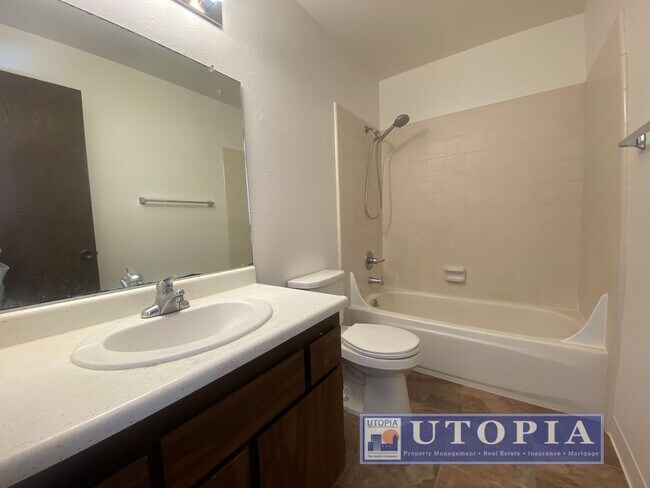 Building Photo - 136 Market St