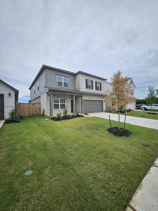 Building Photo - 2727 Crested Creek Ln