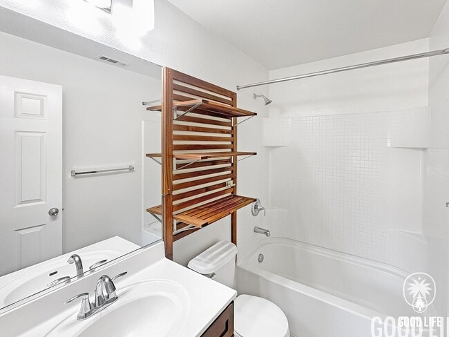 Building Photo - Great 2B/2.5BA Townhouse Available in Santee with Attached Garage & Onsite Pool, Spa, and Playgro...