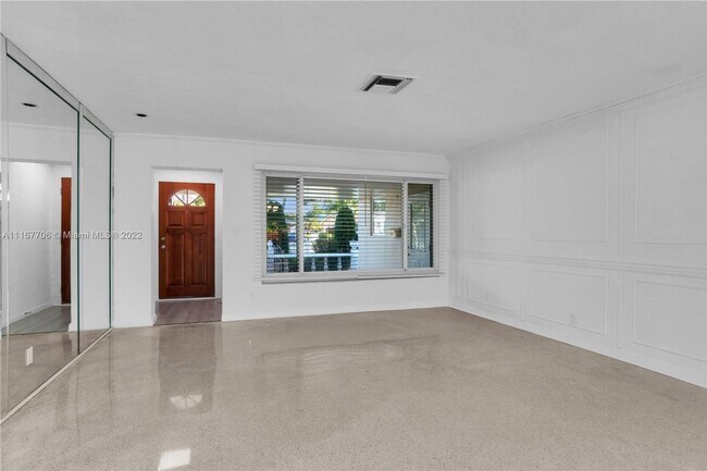 Building Photo - Beautiful home in quiet neighborhood