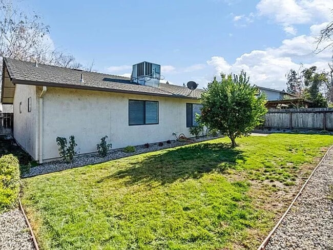 Building Photo - Ready To Go Recently Updated 3 Bedroom Single Story Home!!!