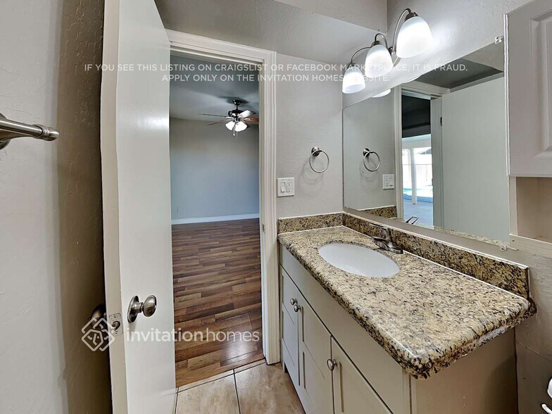 Building Photo - 4836 W Mercer Ln