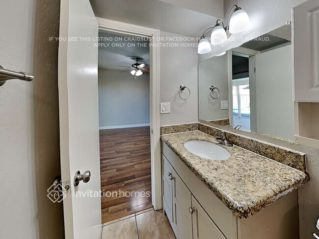 Building Photo - 4836 W Mercer Ln