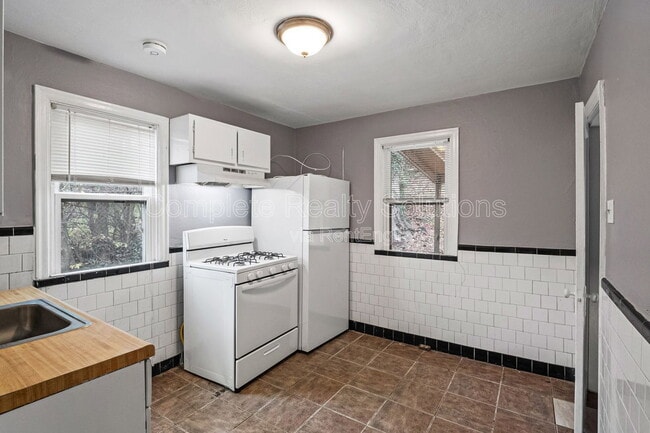 Building Photo - 5225 Fletcher St
